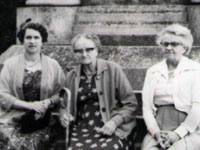 Margaret & Minnie at Sledmere Monument 1961